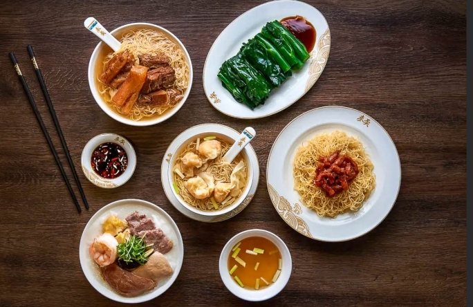 香港旺角美食攻略：在地人私藏必吃清單與隱藏版小吃深度解析