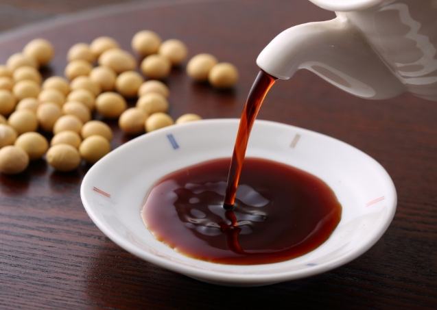 醬油是生抽還是老抽？一次搞懂差異、用法與選擇指南