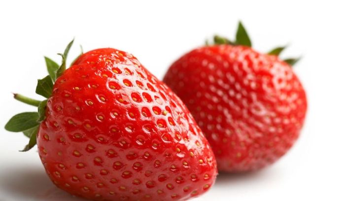 草莓顏色全解析：從鮮紅到白草莓的色彩奧秘與生活應用