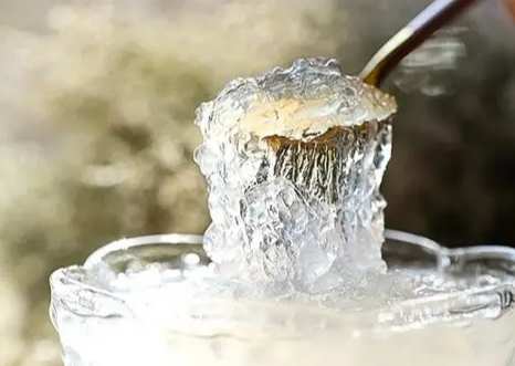 燕窩可以吃冰的嗎？冷吃燕窩的完整解析與實用指南