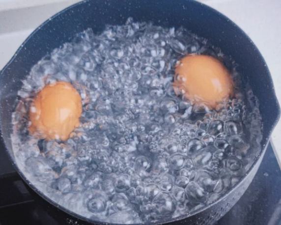 水煮蛋剥壳技巧 水煮蛋剥壳技巧