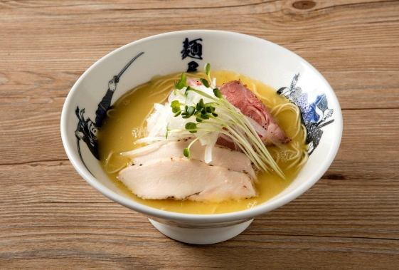 雞湯拉麵熱量全攻略：一碗的卡路里真相與健康選擇