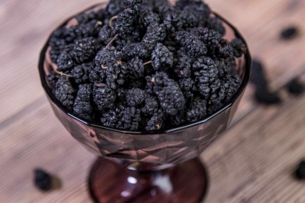 桑葚干功效 桑葚干功效