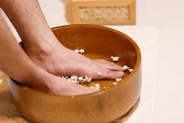 熱水泡腳的好處全解析：改善睡眠、促進循環的實用指南