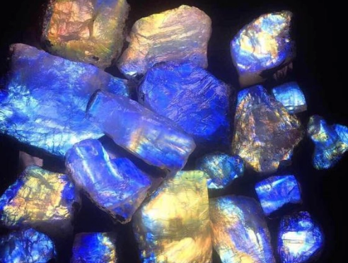 月光石變黃原因