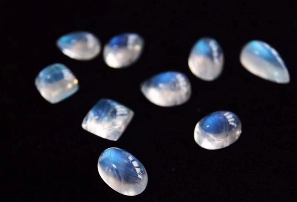 月光石變霧原因