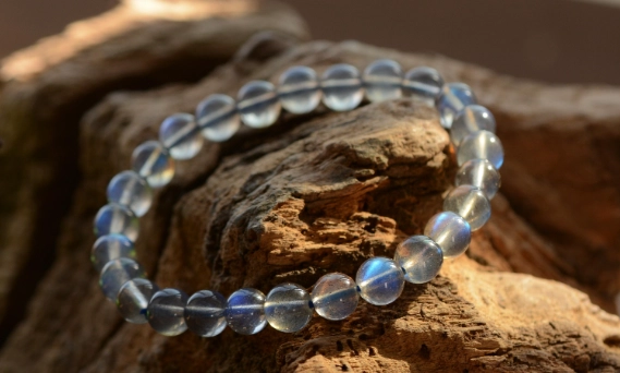 月光石變霧原因