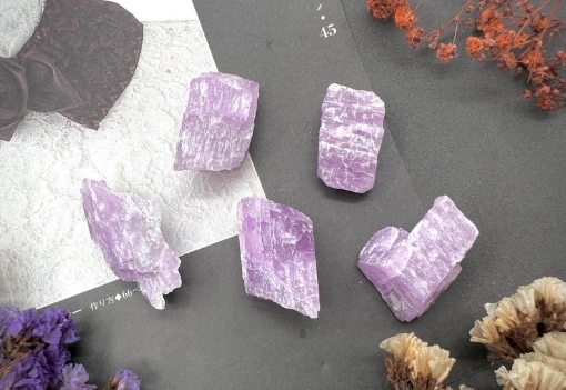 紫鋰輝特性 紫鋰輝特性