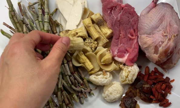 石斛鷓鴣湯做法