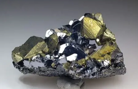 黃銅礦與黃鐵礦差異