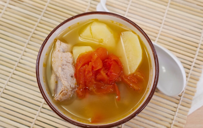 蕃茄薯仔洋蔥豬骨湯 做法 蕃茄薯仔洋蔥豬骨湯 做法