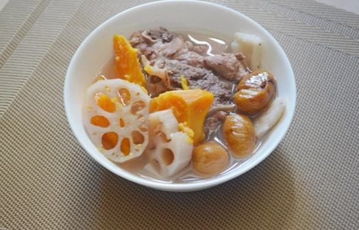 栗子莲藕猪骨汤 食譜 栗子莲藕猪骨汤 食譜