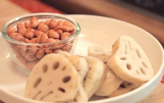 蓮藕花生紅棗湯做法 蓮藕花生紅棗湯做法