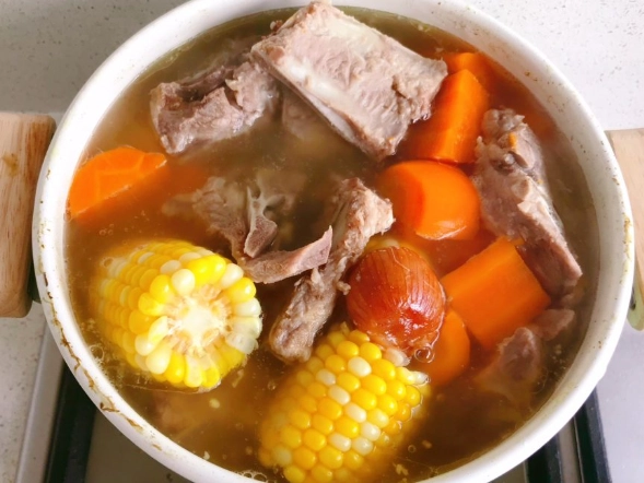 紅蘿蔔粟米栗子豬骨湯