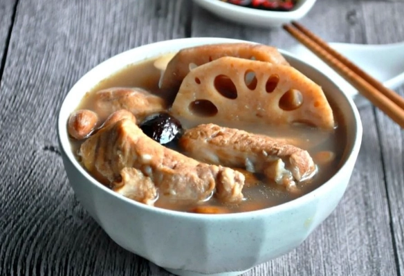 栗子莲藕猪骨汤 食譜 栗子莲藕猪骨汤 食譜