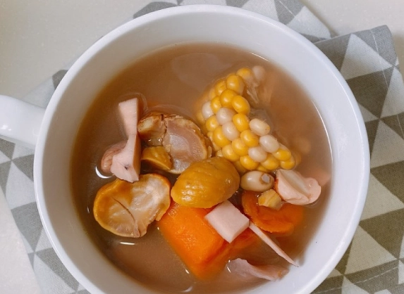 紅蘿蔔粟米栗子素湯做法 紅蘿蔔粟米栗子素湯做法