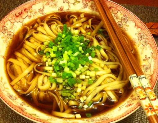 家常醬油麵做法