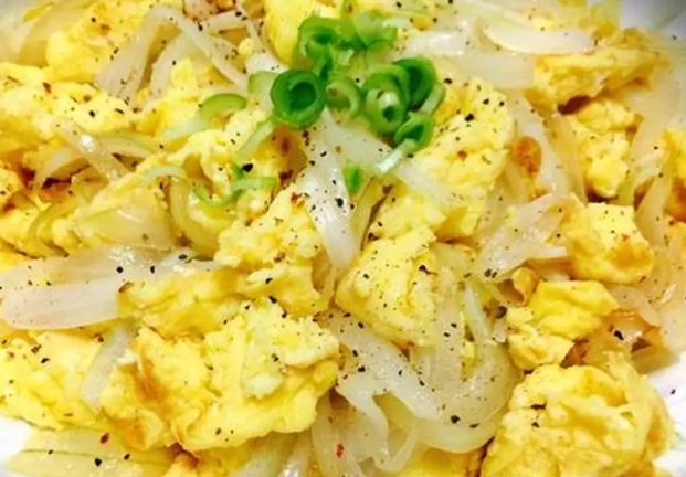馬鈴薯洋蔥炒蛋 食譜