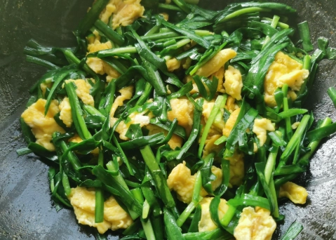 韭菜花炒什麼