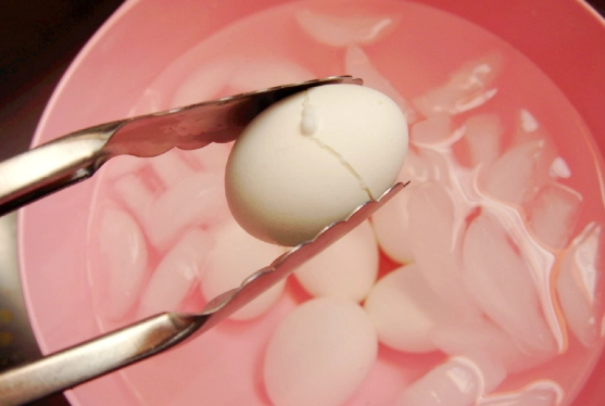 水煮蛋剝殼技巧