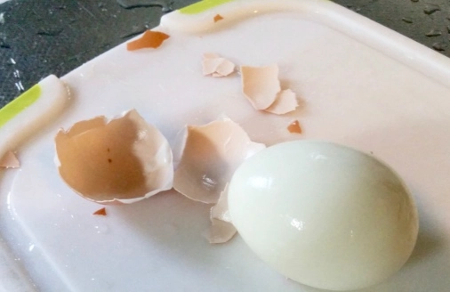 水煮蛋剝殼技巧