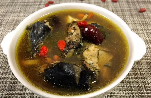 何首烏雞湯功效 何首烏雞湯功效