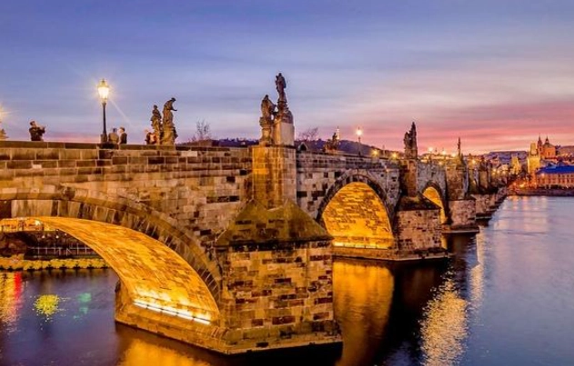 查理大橋雕像 查理大橋雕像