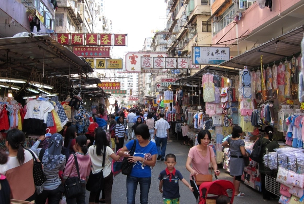 香港年輕人逛街
