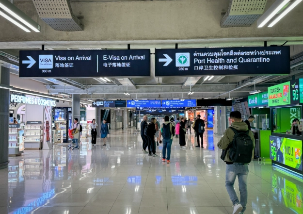 素萬那普機場到市區