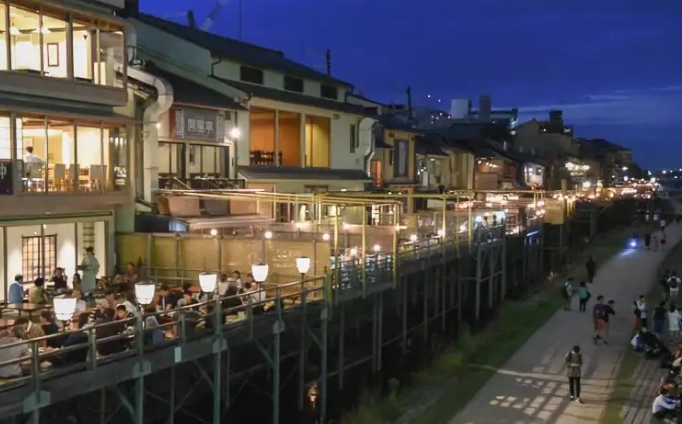 鴨川跳烏龜晚上