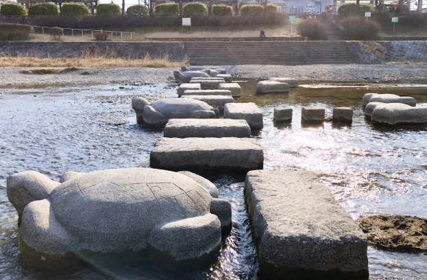 鴨川跳烏龜石