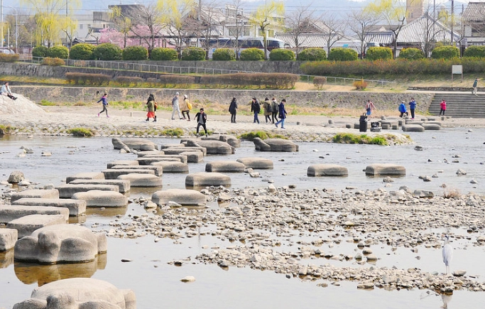 鴨川跳石頭 夜晚