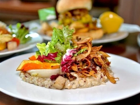 高鐵左營站美食