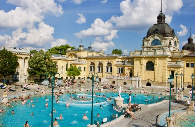 布達佩斯溫泉浴場