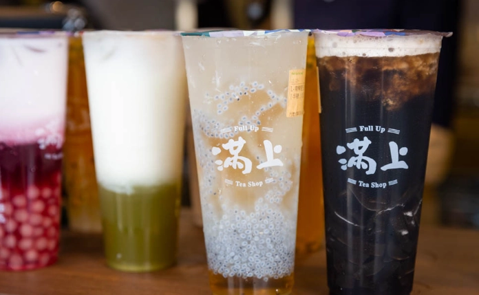 小朋友喝仙草茶 小朋友喝仙草茶