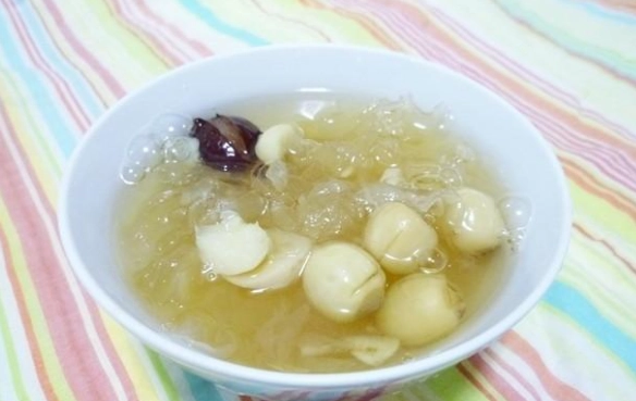 蓮子百合紅棗湯