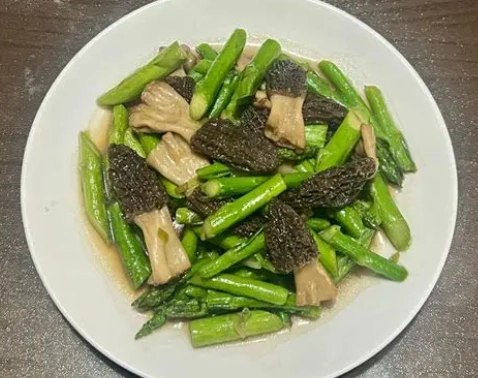 蘆筍炒羊肚菌 食譜