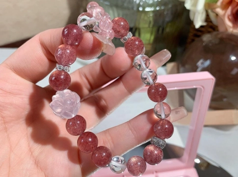 草莓晶佩戴方法