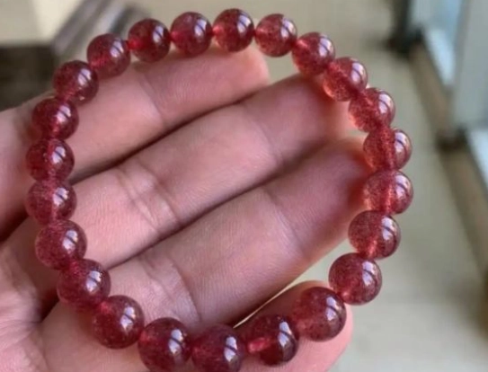 草莓晶佩戴方法