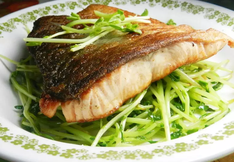 奶油金針菇鮭魚做法