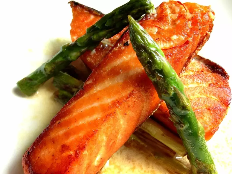 奶油金針菇鮭魚做法