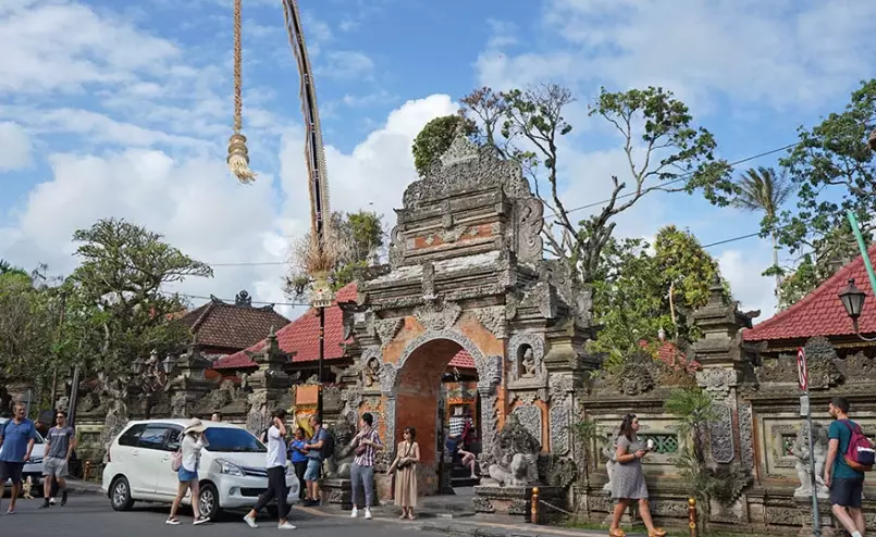 巴厘島烏布皇宮穿著
