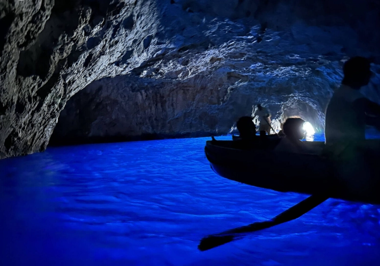 義大利藍洞