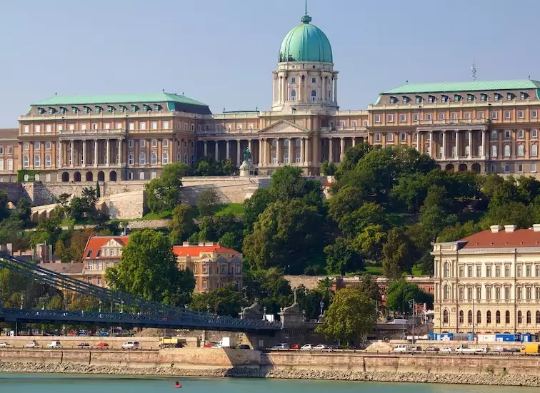 布達城堡怎麼去