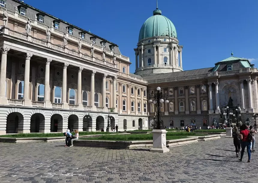 布達城堡怎麼去