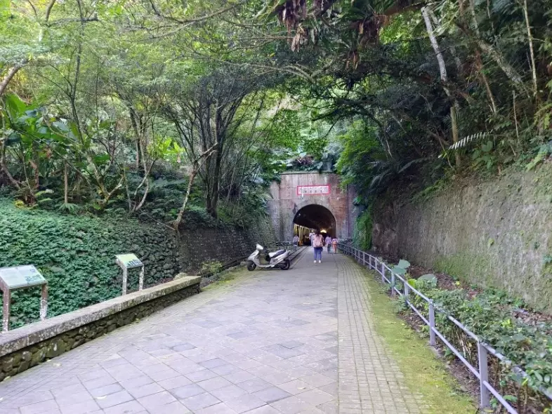 百吉林蔭步道