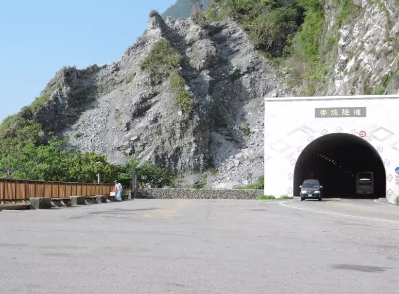 隧道行車安全