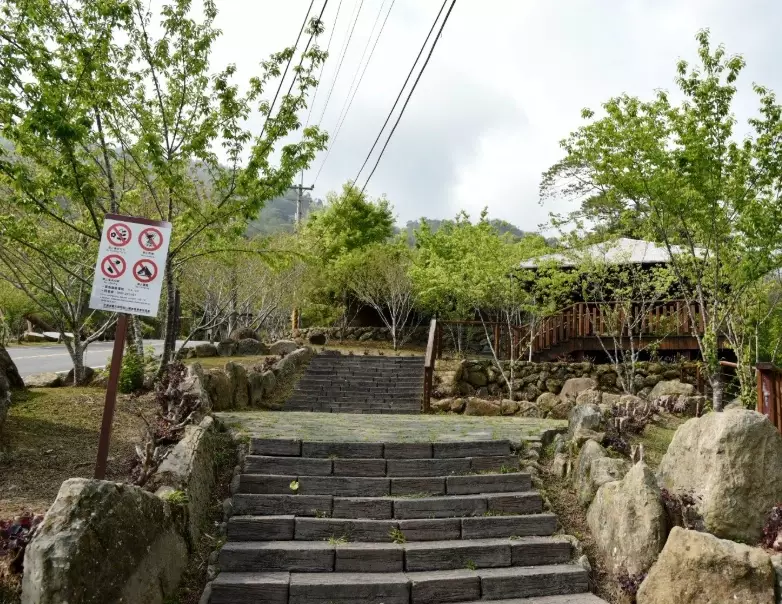 迷糊步道停车场