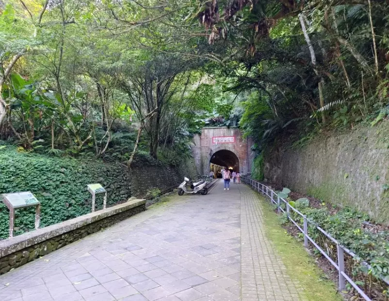 百吉步道 停车