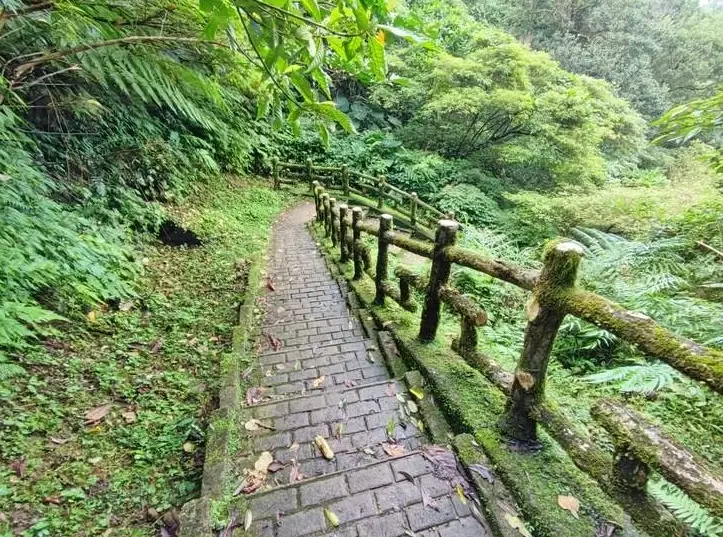 二格山登山步道